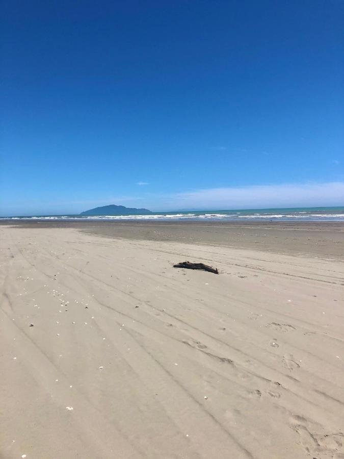 Sand Dunes Retreat Villa Otaki Beach Exterior photo