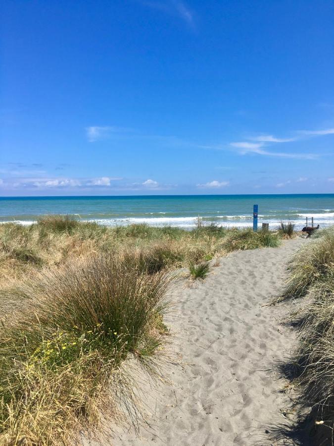 Sand Dunes Retreat Villa Otaki Beach Exterior photo