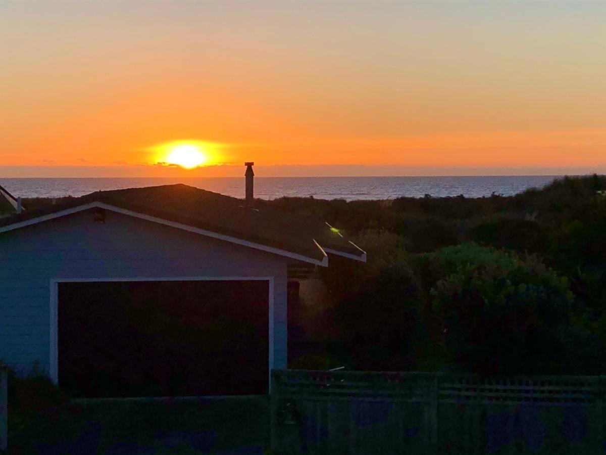 Sand Dunes Retreat Villa Otaki Beach Exterior photo